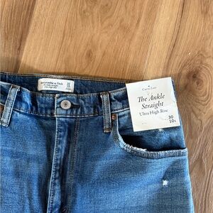 Abercrombie Curve Love Ankle Straight Jeans